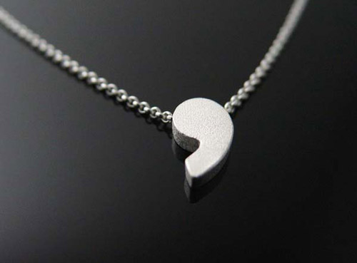 Comma-necklace Comma-necklace